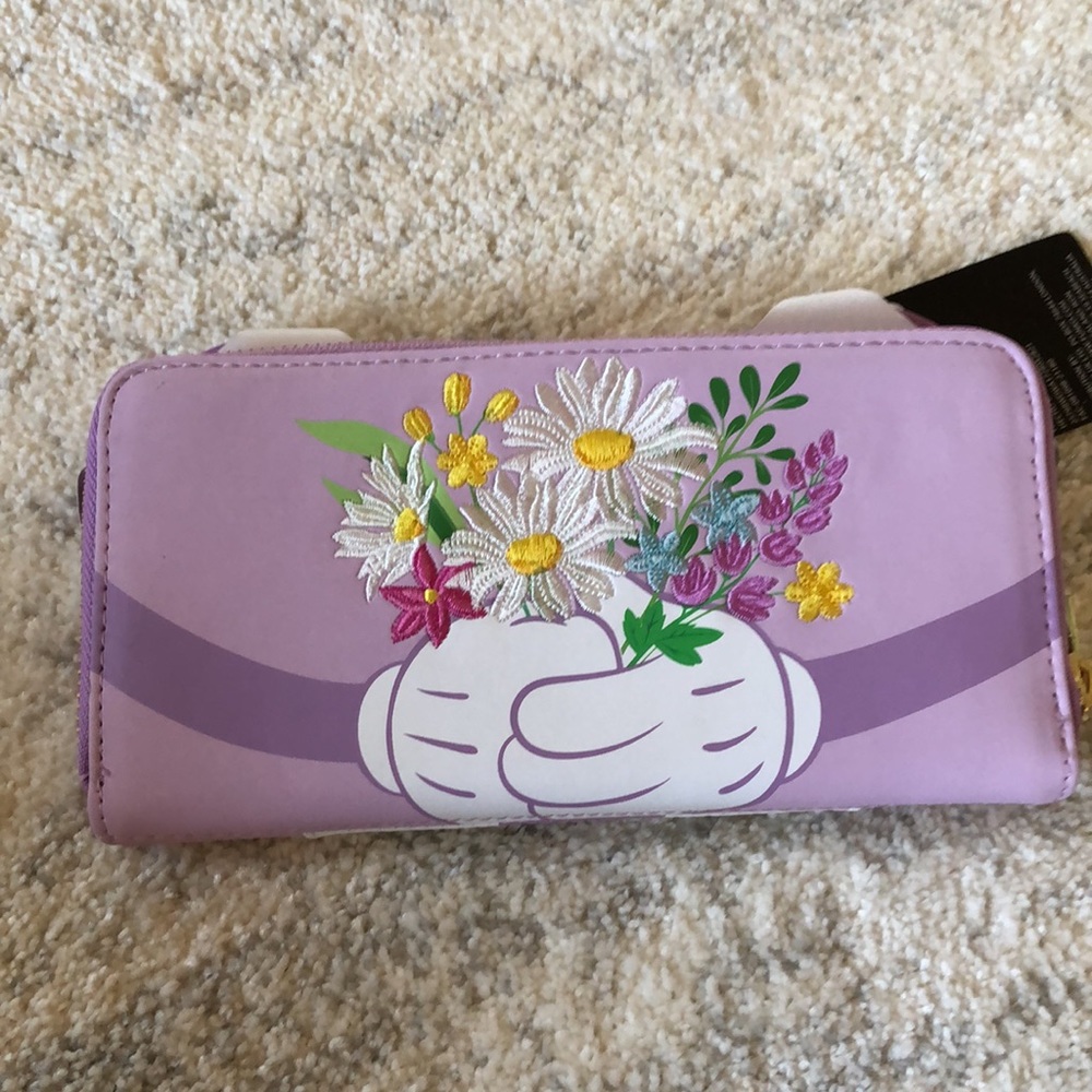 NWT Loungefly Minnie Mouse Flower Wallet - Picture 2 of 5